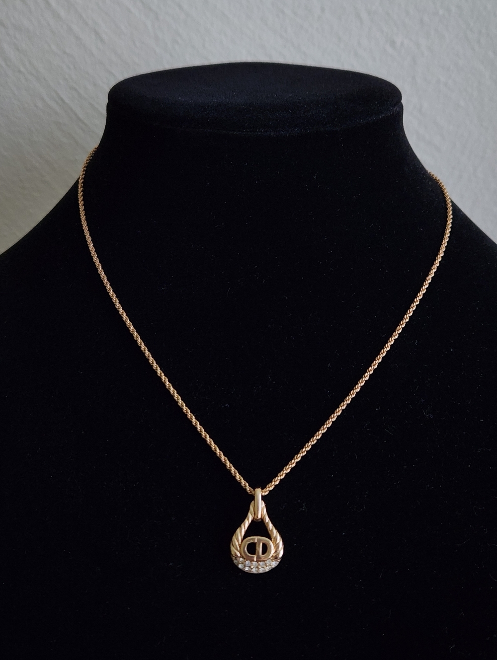 Christian Dior CD Logo Gold Plated Teardrop Pendant Necklace Crystal Accents - Picture 2 of 6